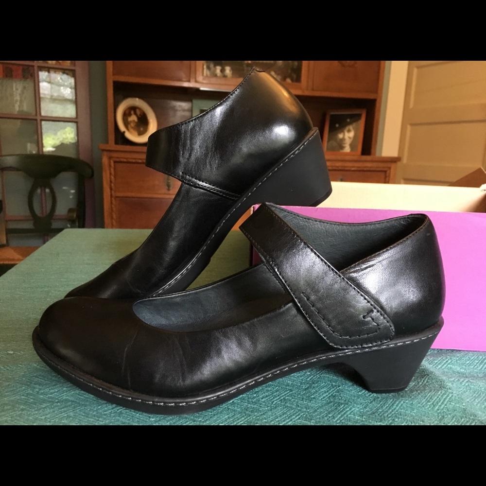 NEW IN BOX Dansko Bess Kidskin Black Leather 39